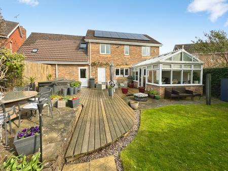 6 bedroom Detached house for sale in Hopwood Lane, Burton-on-Trent, DE14