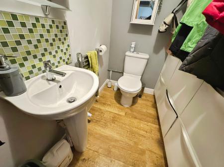 6 bedroom Detached house for sale in Hopwood Lane, Burton-on-Trent, DE14