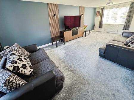 4 bedroom Detached house for sale in Bridgewater Road, Burton-on-Trent, DE14