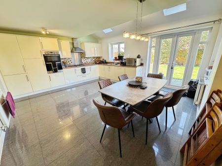 4 bedroom Detached house for sale in Bridgewater Road, Burton-on-Trent, DE14