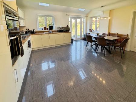 4 bedroom Detached house for sale in Bridgewater Road, Burton-on-Trent, DE14