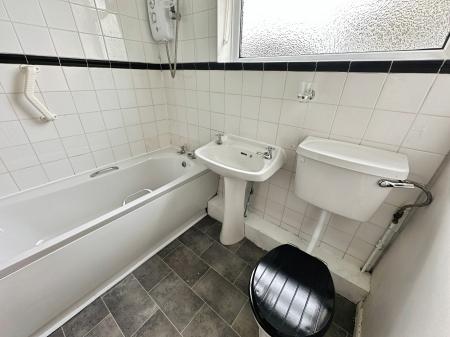 2 bedroom Detached bungalow for sale in Hillsdale Road, Winshill, Burton-on-Trent, DE15