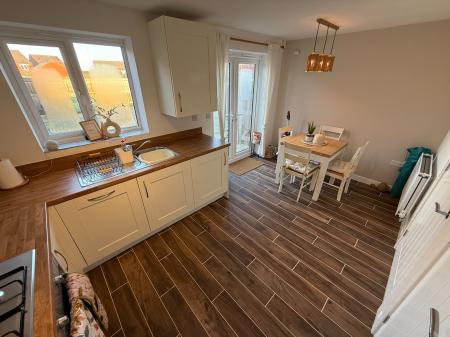 3 bedroom Semi-detached house to let in Stirling Road, Woodville, DE11