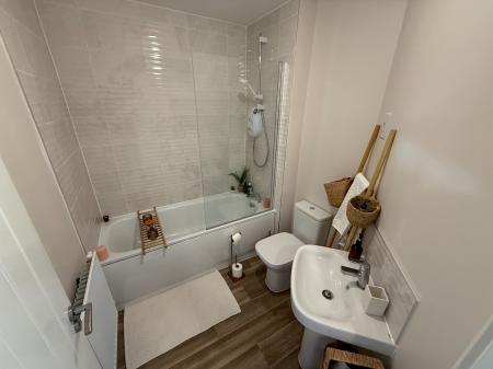 3 bedroom Semi-detached house to let in Stirling Road, Woodville, DE11