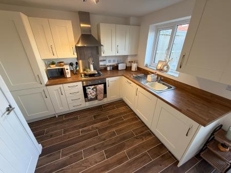 3 bedroom Semi-detached house to let in Stirling Road, Woodville, DE11