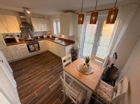 3 bedroom Semi-detached house to let in Stirling Road, Woodville, DE11