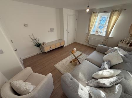 3 bedroom Semi-detached house to let in Stirling Road, Woodville, DE11