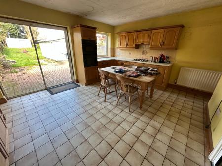 4 bedroom Semi-detached house for sale in Bretlands Way, Stapenhill, Burton-on-Trent, DE15