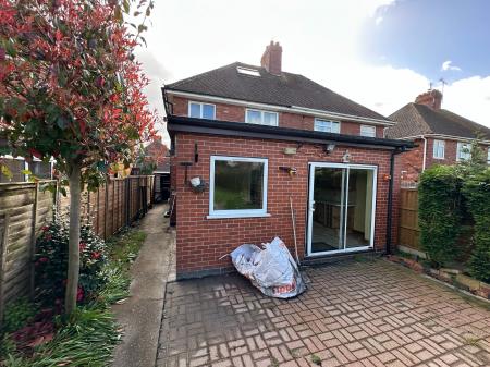 4 bedroom Semi-detached house for sale in Bretlands Way, Stapenhill, Burton-on-Trent, DE15