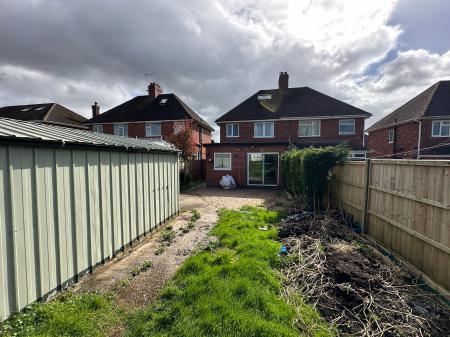 4 bedroom Semi-detached house for sale in Bretlands Way, Stapenhill, Burton-on-Trent, DE15