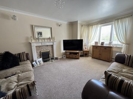 4 bedroom Detached house for sale in Thistle Close, Woodville, Swadlincote, Derbyshire, DE11