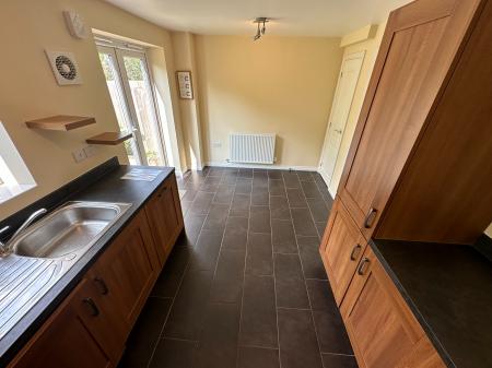 3 bedroom Semi-detached house to let in Saw Mill Way, Burton-On-Trent, DE14