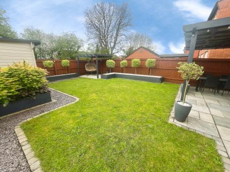 4 bedroom Detached house for sale in St Marys Drive, Stretton, Burton-on-Trent, DE13