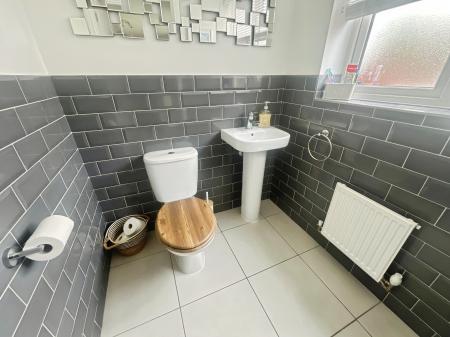 4 bedroom Detached house for sale in St Marys Drive, Stretton, Burton-on-Trent, DE13