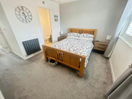 4 bedroom Detached house for sale in St Marys Drive, Stretton, Burton-on-Trent, DE13