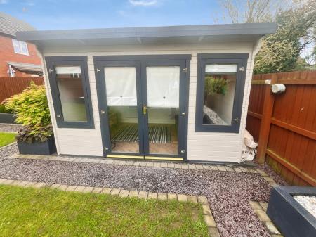 4 bedroom Detached house for sale in St Marys Drive, Stretton, Burton-on-Trent, DE13