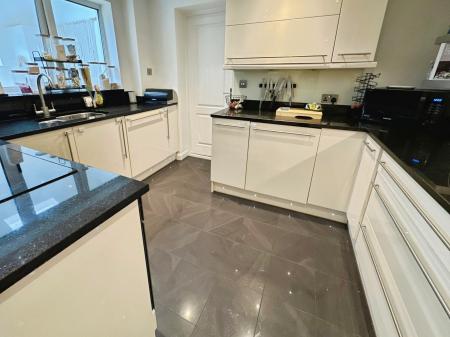 4 bedroom Detached house for sale in Cauldwell Road, Linton, Swadlincote, Derbyshire, DE12