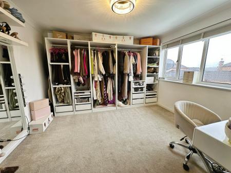 4 bedroom Detached house for sale in Cauldwell Road, Linton, Swadlincote, Derbyshire, DE12