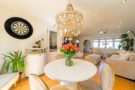 4 bedroom Detached house for sale in Cauldwell Road, Linton, Swadlincote, Derbyshire, DE12