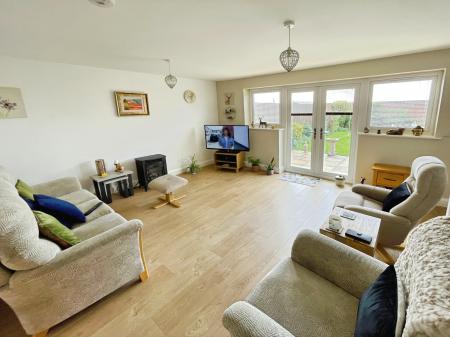 3 bedroom End of terrace house for sale in Farman Row Henhurst Ridge, Burton-on-Trent, DE13