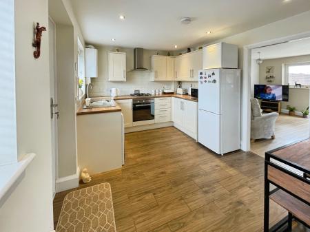 3 bedroom End of terrace house for sale in Farman Row Henhurst Ridge, Burton-on-Trent, DE13