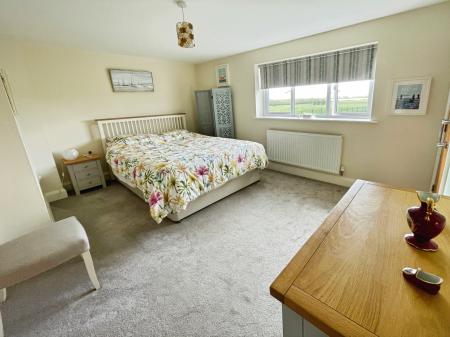 3 bedroom End of terrace house for sale in Farman Row Henhurst Ridge, Burton-on-Trent, DE13