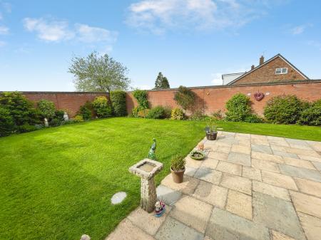 3 bedroom End of terrace house for sale in Farman Row Henhurst Ridge, Burton-on-Trent, DE13