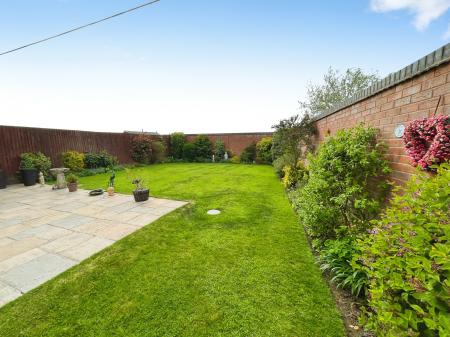 3 bedroom End of terrace house for sale in Farman Row Henhurst Ridge, Burton-on-Trent, DE13