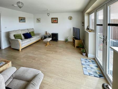 3 bedroom End of terrace house for sale in Farman Row Henhurst Ridge, Burton-on-Trent, DE13