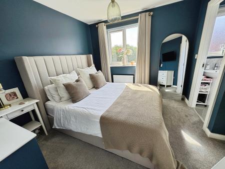 3 bedroom Semi-detached house for sale in Knight Drive, Burton-on-Trent, DE13