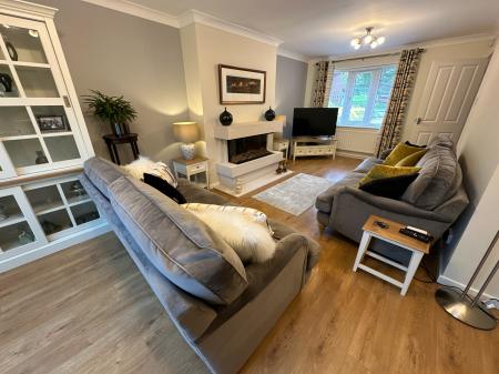 4 bedroom Detached house for sale in Athlestan Way, Stretton, Burton-on-Trent, DE13