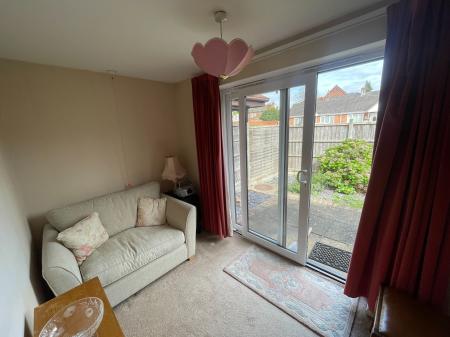 2 bedroom Bungalow for sale in Holly Green, Stapenhill, Burton-on-Trent, DE15