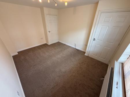 3 bedroom End of terrace house to let in Barker Round Way, Burton-On-Trent, DE14