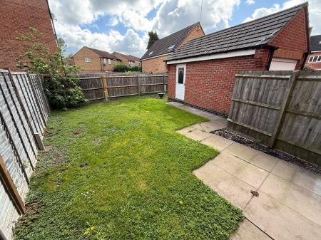 3 bedroom End of terrace house to let in Barker Round Way, Burton-On-Trent, DE14