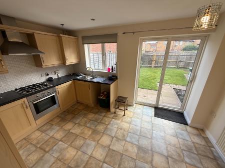3 bedroom End of terrace house to let in Barker Round Way, Burton-On-Trent, DE14