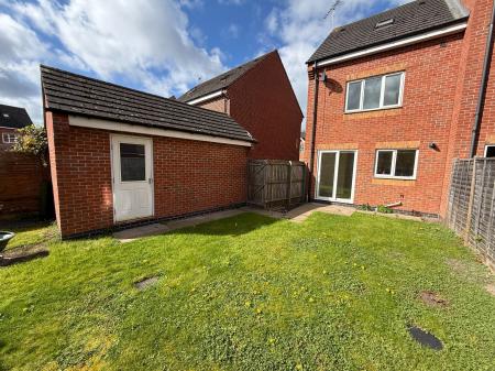 3 bedroom End of terrace house to let in Barker Round Way, Burton-On-Trent, DE14