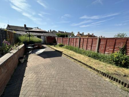2 bedroom Terraced House for sale in Oxford Street, Swadlincote, DE11
