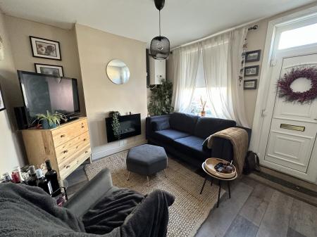 2 bedroom Terraced House for sale in Oxford Street, Swadlincote, DE11