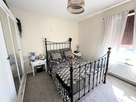 2 bedroom Terraced House for sale in Oxford Street, Swadlincote, DE11