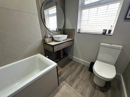 4 bedroom End of terrace house for sale in Main Street, Newhall, Swadlincote, Derbyshire, DE11