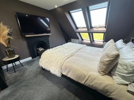 4 bedroom End of terrace house for sale in Main Street, Newhall, Swadlincote, Derbyshire, DE11