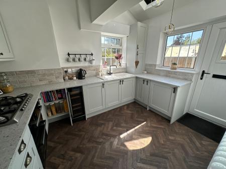 4 bedroom End of terrace house for sale in Main Street, Newhall, Swadlincote, Derbyshire, DE11