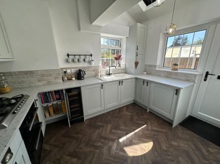 4 bedroom End of terrace house for sale in Main Street, Newhall, Swadlincote, Derbyshire, DE11