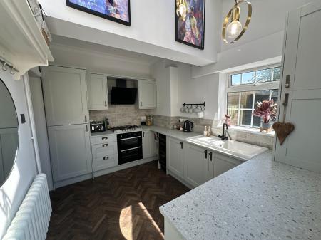4 bedroom End of terrace house for sale in Main Street, Newhall, Swadlincote, Derbyshire, DE11