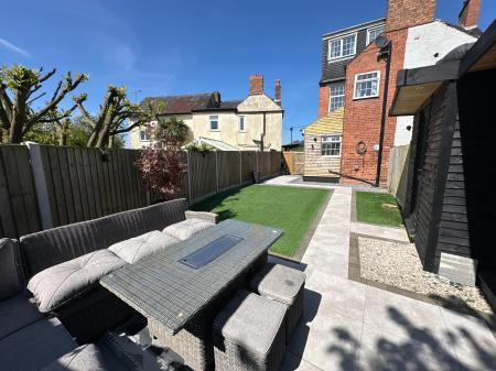 4 bedroom End of terrace house for sale in Main Street, Newhall, Swadlincote, Derbyshire, DE11