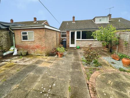 2 bedroom Semi-detached bungalow for sale in Henhurst Ridge, Burton-on-Trent, DE13