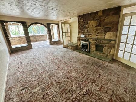 2 bedroom Semi-detached bungalow for sale in Henhurst Ridge, Burton-on-Trent, DE13