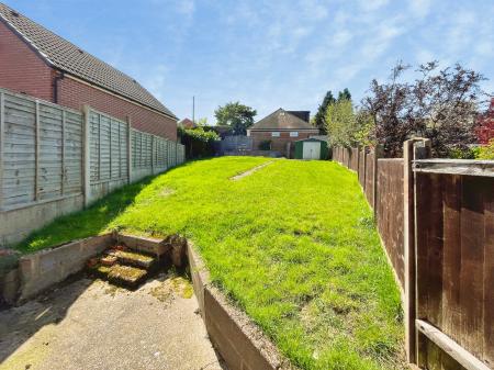 3 bedroom Town house for sale in Mear Greaves Lane, Winshill, Burton-on-Trent, DE15