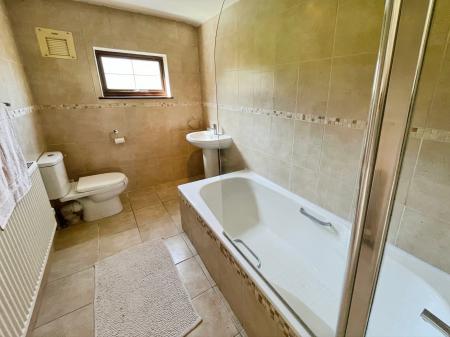 3 bedroom Town house for sale in Mear Greaves Lane, Winshill, Burton-on-Trent, DE15