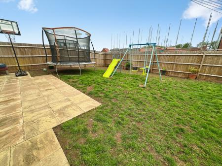 4 bedroom Detached house for sale in Holt Lane, Drakelow, Burton-on-Trent, DE15
